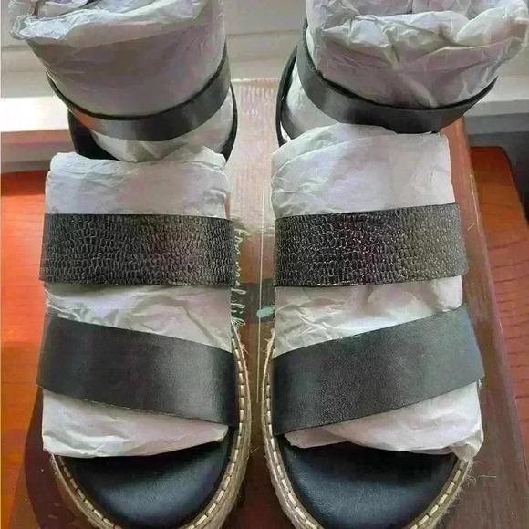 Diba Woman’s Day Line Sandal In A Gunmetal Grey Gladiator Style - Picture 7 of 7